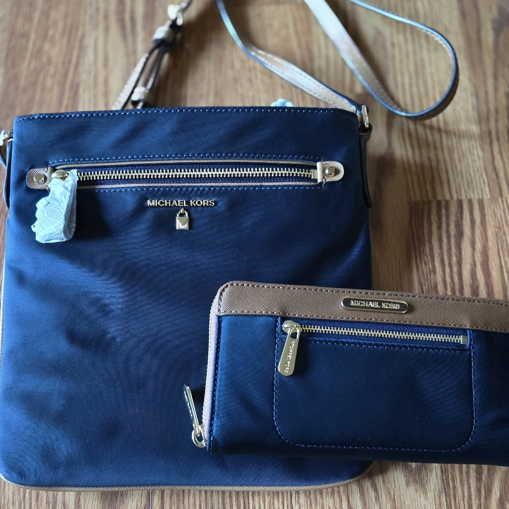 Michael Kors Large Crossbody Nylon Kelsey Admiral Navy NWT - Picture 8 of 8